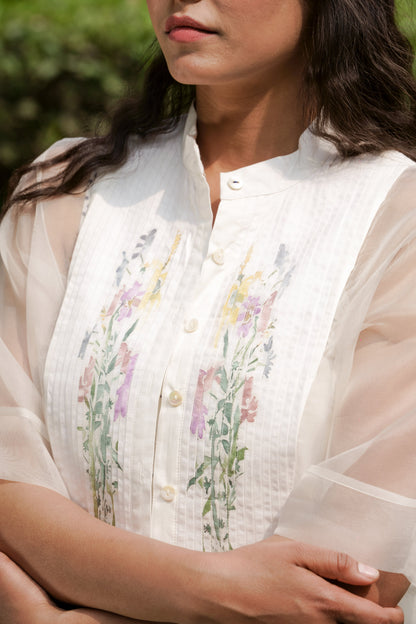 White Cotton Crop jacket at Kamakhyaa by Ahmev. This item is Casual Wear, Cotton, July Sale, July Sale 2023, Natural, Regular Fit, Shrugs, Solids, White, Womenswear