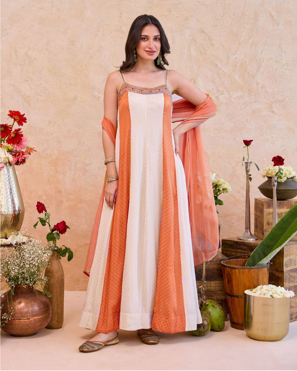 Aarohi Kurta Set at kamakhyaa.com by Taro. This item is Jashn-E-Taro - The Trousseau Edit by Taro