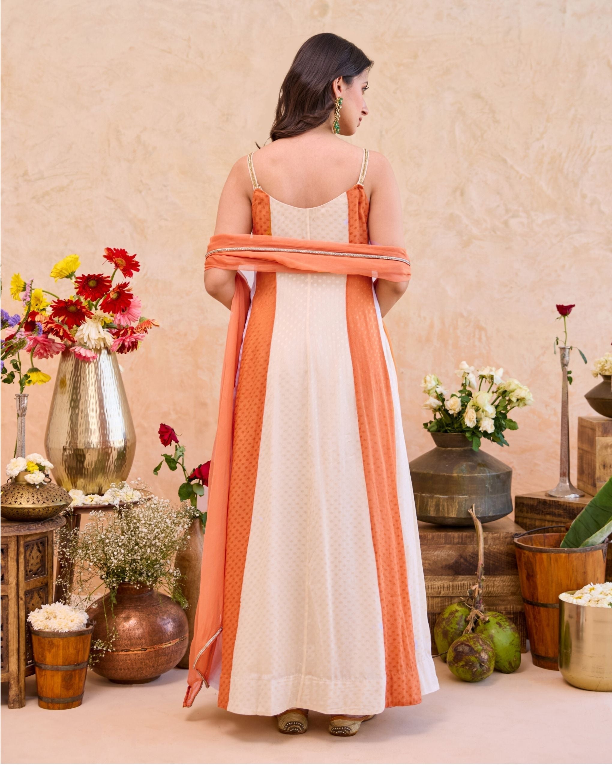 Aarohi Kurta Set at kamakhyaa.com by Taro. This item is Jashn-E-Taro - The Trousseau Edit by Taro