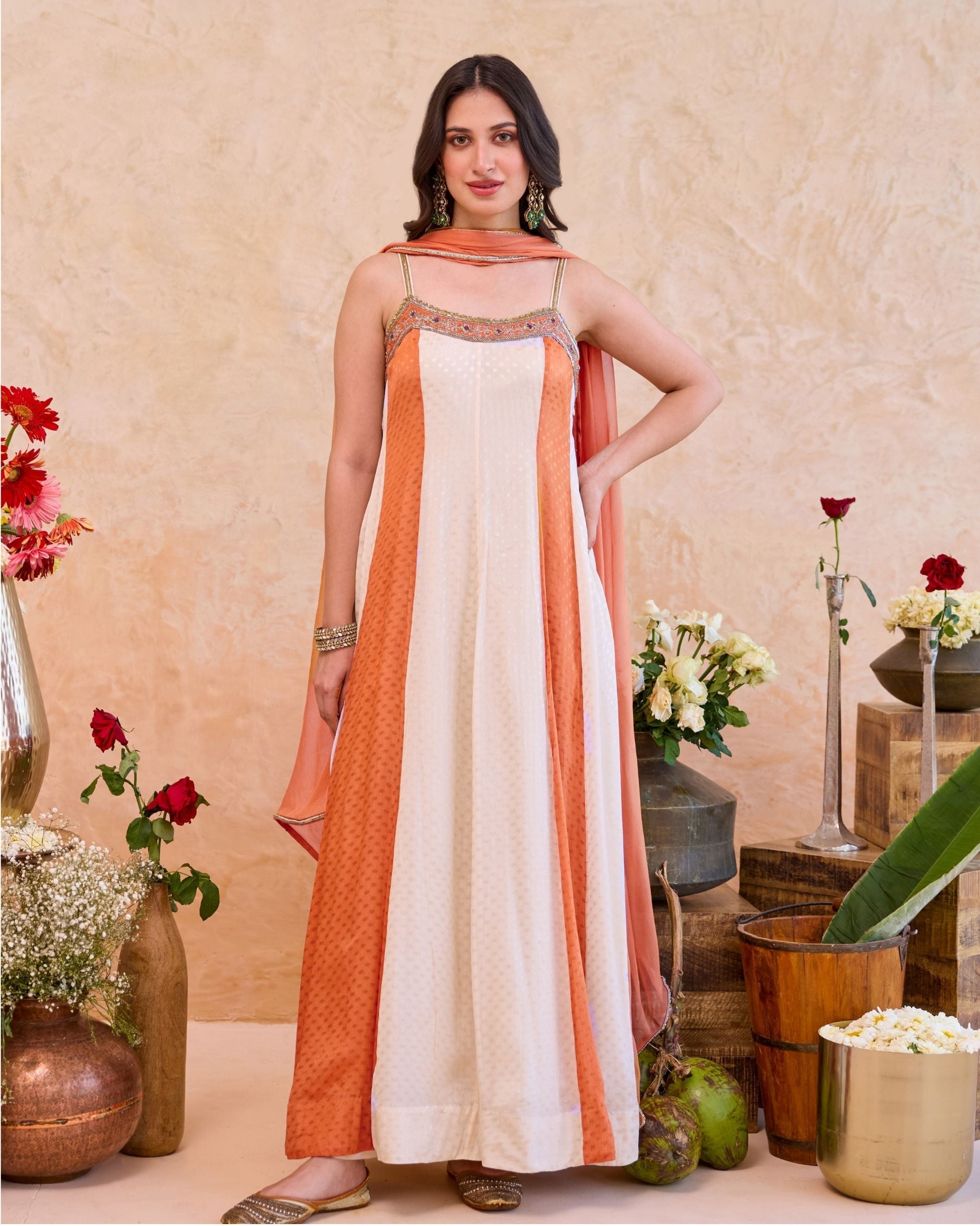 Aarohi Kurta Set at kamakhyaa.com by Taro. This item is Jashn-E-Taro - The Trousseau Edit by Taro