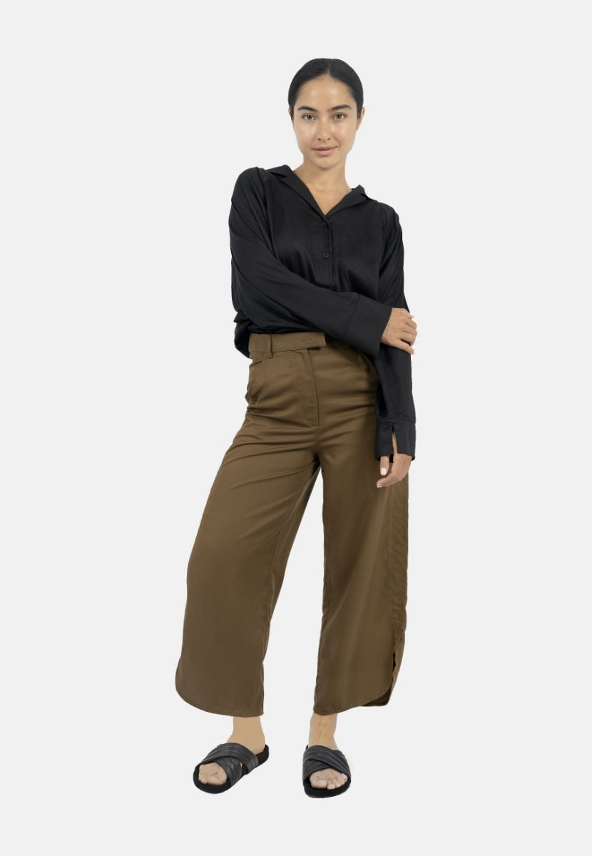 Auckland Pants-Taupe at Kamakhyaa by 1 People. This item is 
