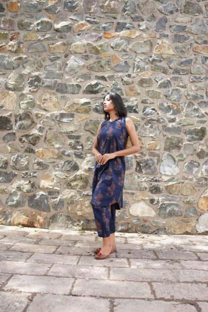 Blue Floral Kurta Set at Kamakhyaa by Hasttvam. This item is CottonFloralFusionBlueHandmade by artisans, Natural dyes, Relaxed Fit, Respondible production and Vegan