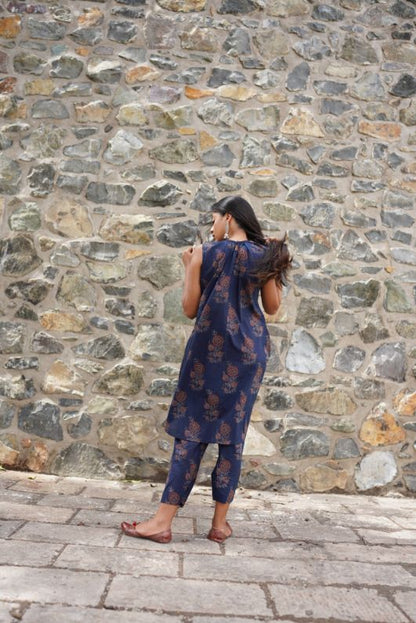 Blue Floral Kurta Set at Kamakhyaa by Hasttvam. This item is CottonFloralFusionBlueHandmade by artisans, Natural dyes, Relaxed Fit, Respondible production and Vegan