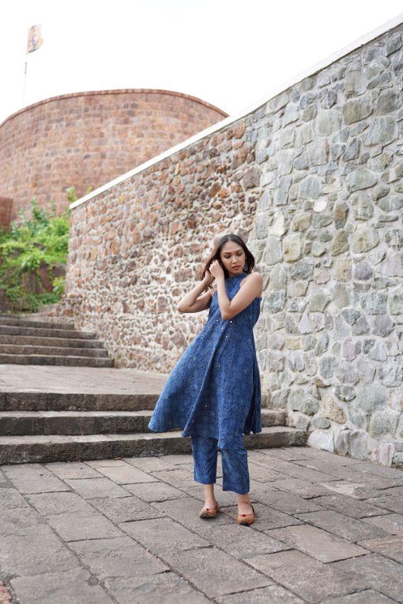 Blue Printed Kurta with pant at Kamakhyaa by Hasttvam. This item is Cotton, Floral, Fusion Wear, Indigo, Natural dyes, Relaxed Fit, Respondible production and Vegan