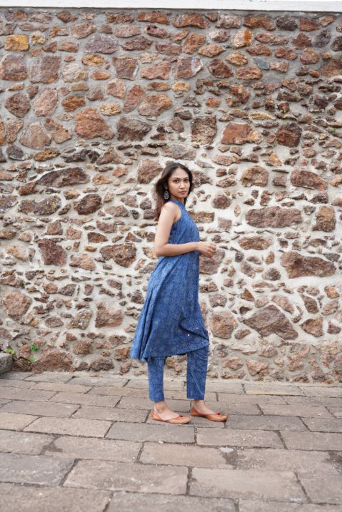 Blue Printed Kurta with pant at Kamakhyaa by Hasttvam. This item is Cotton, Floral, Fusion Wear, Indigo, Natural dyes, Relaxed Fit, Respondible production and Vegan