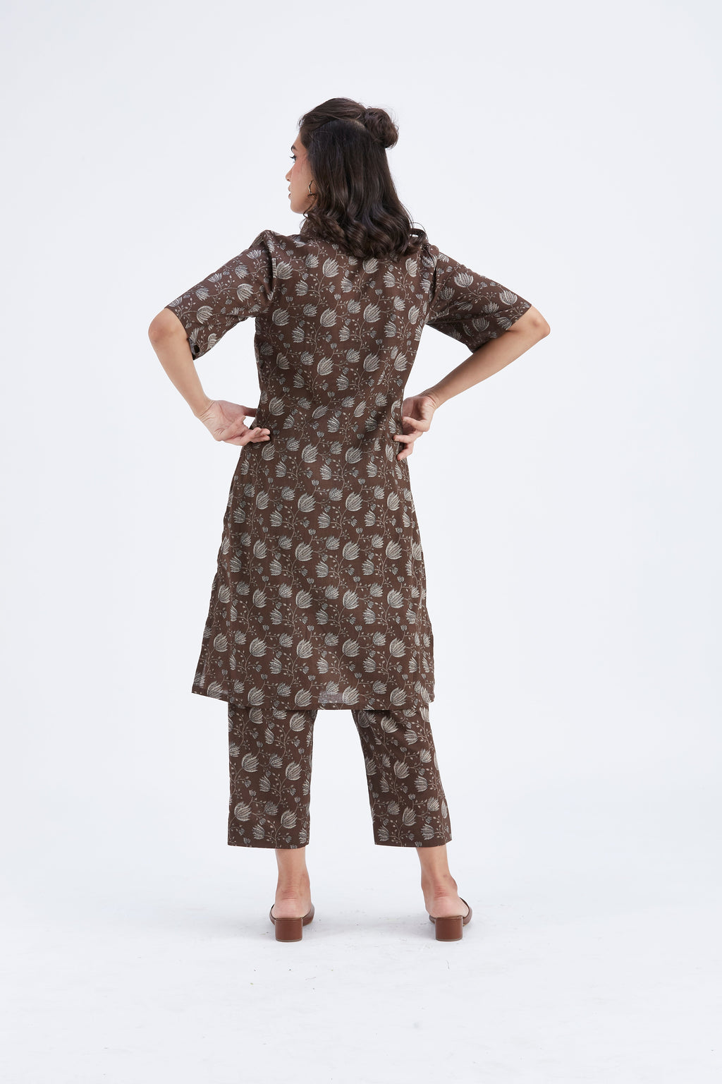 Easha Brown Floral Printed Cotton kurta set at Kamakhyaa by Hasttvam. This item is Brown, Cotton, Ete by Hasttvam, Floral Prints, Fusion Wear, Hand Printed, Womenswear
