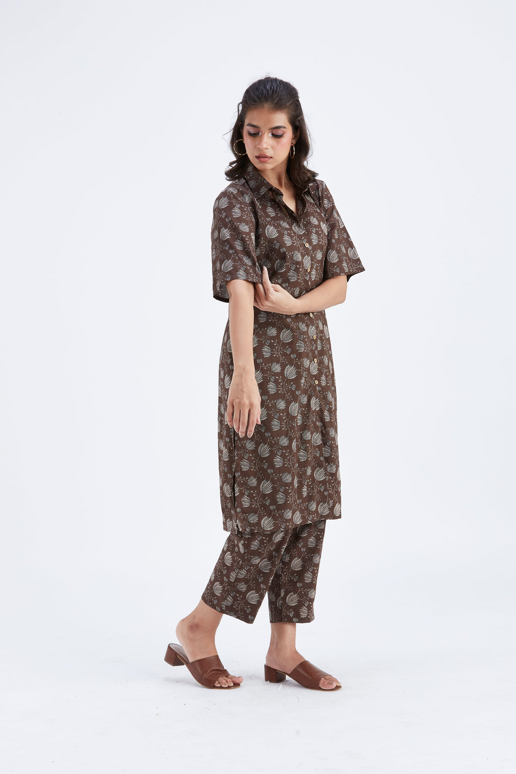 Easha Brown Floral Printed Cotton kurta set at Kamakhyaa by Hasttvam. This item is Brown, Cotton, Ete by Hasttvam, Floral Prints, Fusion Wear, Hand Printed, Womenswear