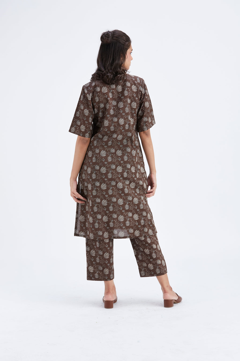 Easha Brown Floral Printed Cotton kurta set at Kamakhyaa by Hasttvam. This item is Brown, Cotton, Ete by Hasttvam, Floral Prints, Fusion Wear, Hand Printed, Womenswear