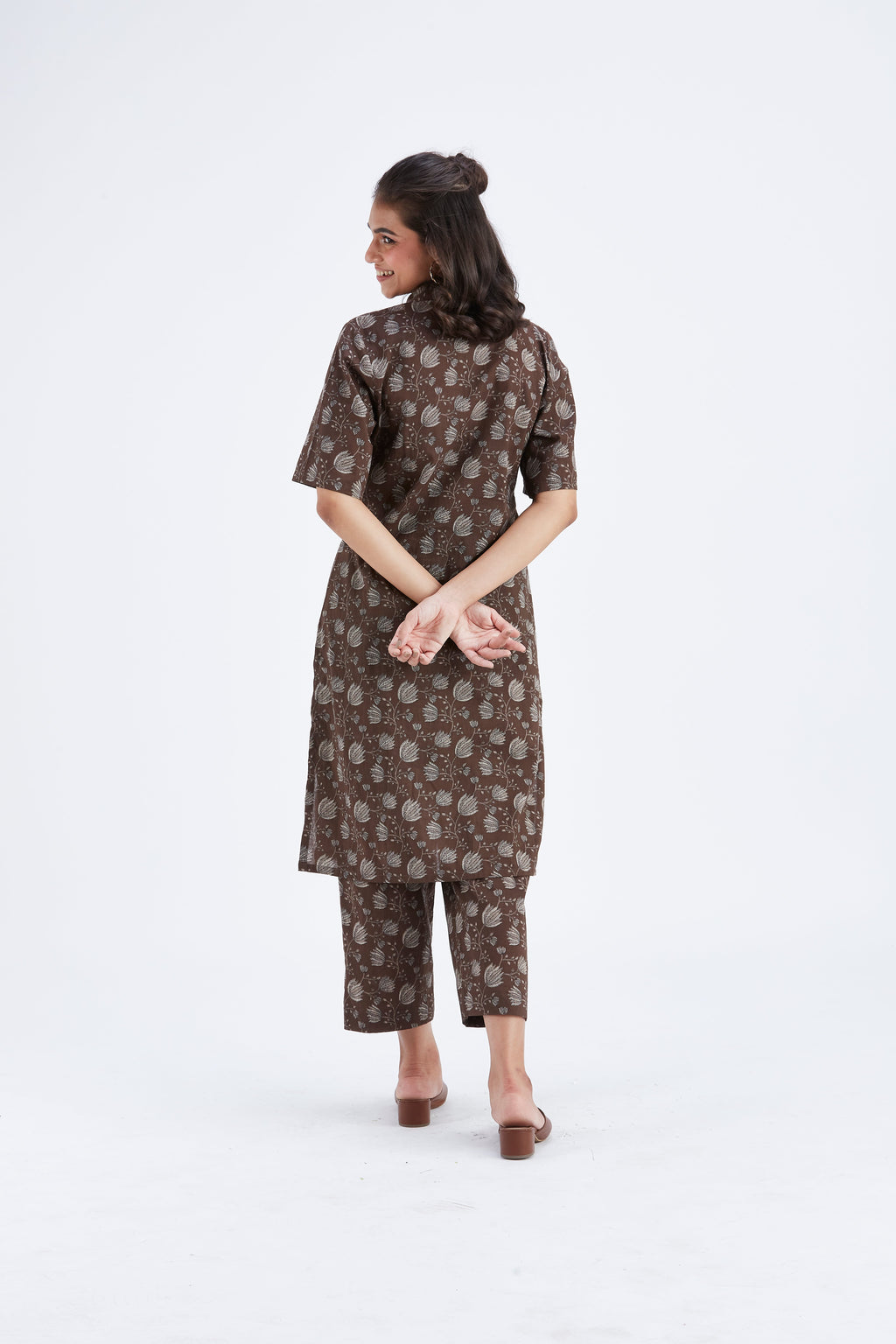 Easha Brown Floral Printed Cotton kurta set at Kamakhyaa by Hasttvam. This item is Brown, Cotton, Ete by Hasttvam, Floral Prints, Fusion Wear, Hand Printed, Womenswear