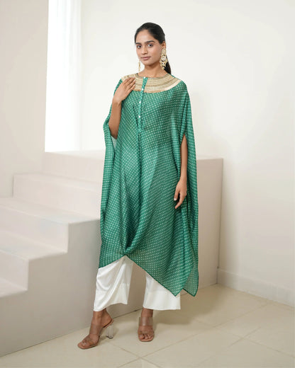 Green Crew neck Kurta Pant Set at Kamakhyaa by Mayura Kumar. This item is Bandhej, Bandhej Bandhini Mixology by Mayura Kumar, Dry clean, Festive Wear, Green, Independence, Mehendi Function, Relaxed Fit, Satin Silk, Tie-Dye