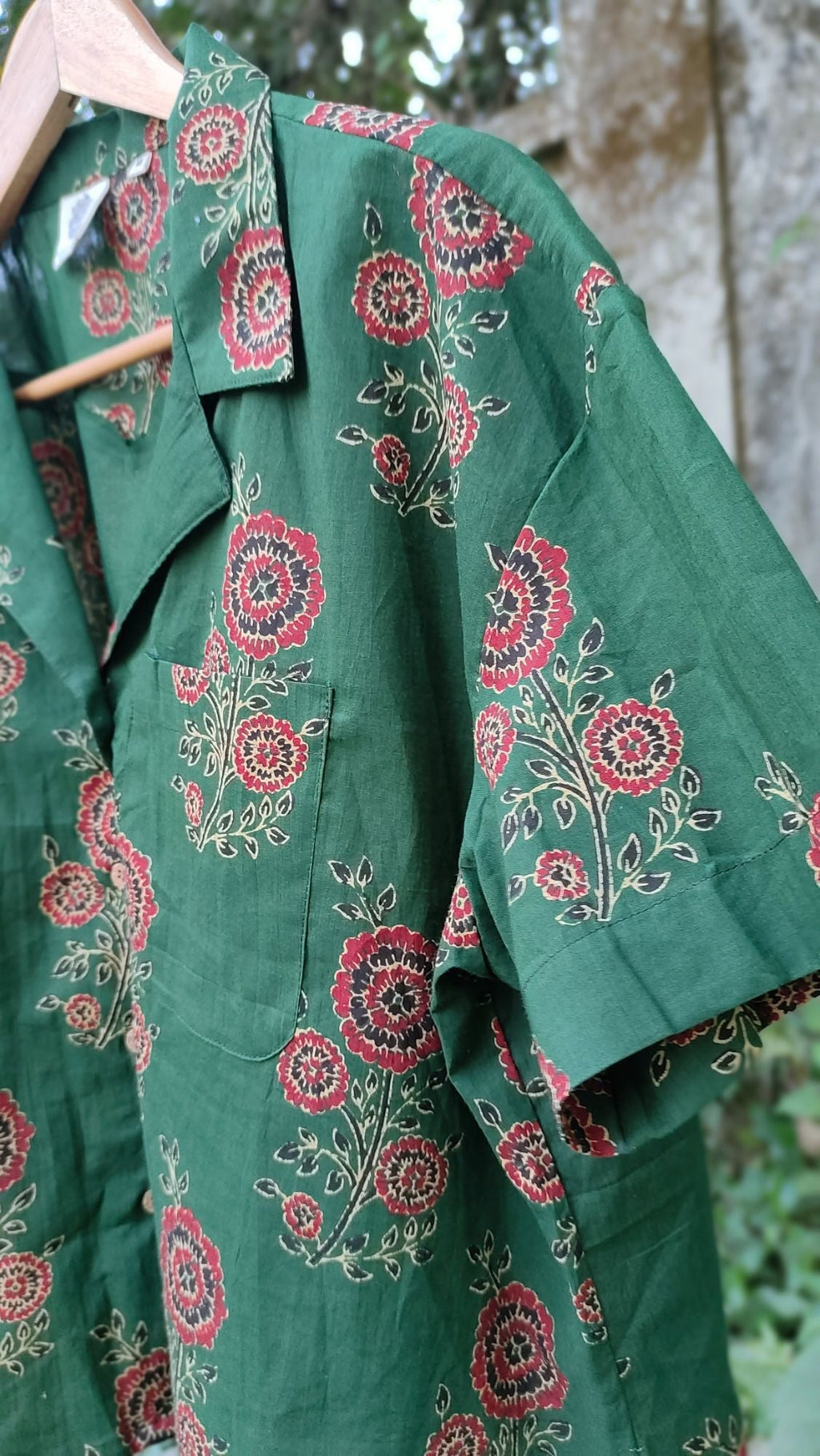 Green Crop Shirt for Men at Kamakhyaa by Hasttvam. This item is CottonFloralCasual WearGreenHandmade by artisans, Floral, Natural dyes, Relaxed Fit, Respondible production and Vegan