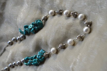 Green Necklace Turquoise cluster at Kamakhyaa by House Of Heer. This item is Alloy Metal, Beaded Jewellery, Festive Jewellery, Festive Wear, Free Size, Gemstone, Green, jewelry, July Sale, July Sale 2023, Less than $50, Natural, Necklaces, Pearl, Solids