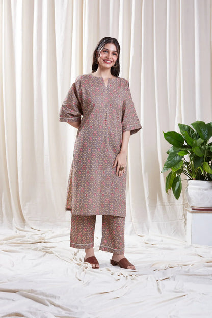 Grey Floral Printed Kurta Set at Kamakhyaa by Hasttvam. This item is Cotton, Floral, Fusion Wear, Grey, Natural dyes, Relaxed Fit, Respondible production and Vegan