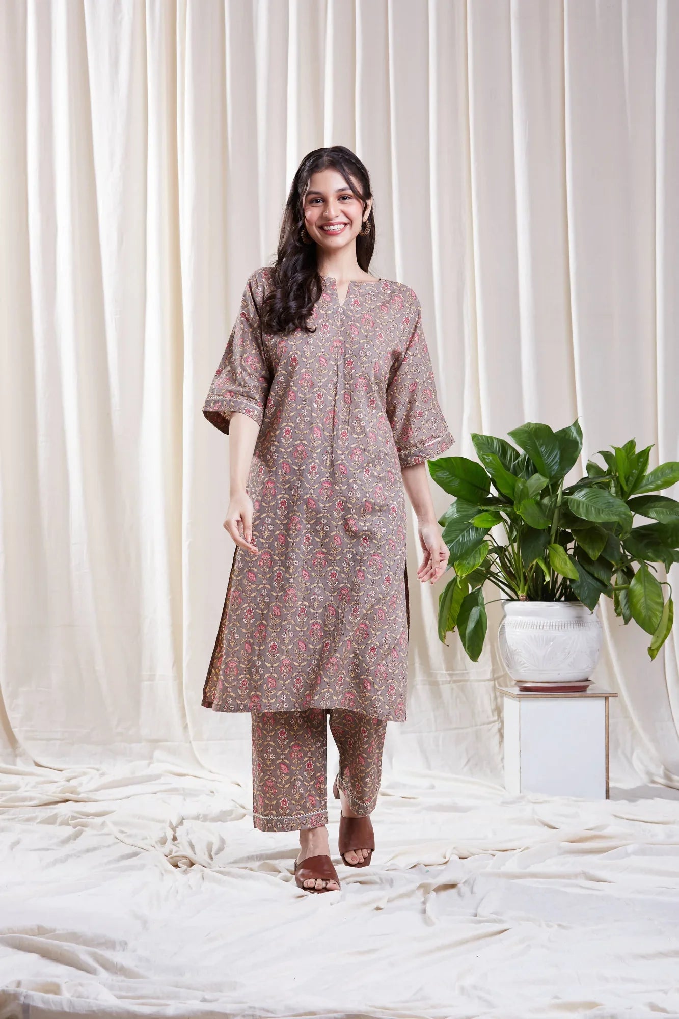 Grey Floral Printed Kurta Set at Kamakhyaa by Hasttvam. This item is Cotton, Floral, Fusion Wear, Grey, Natural dyes, Relaxed Fit, Respondible production and Vegan