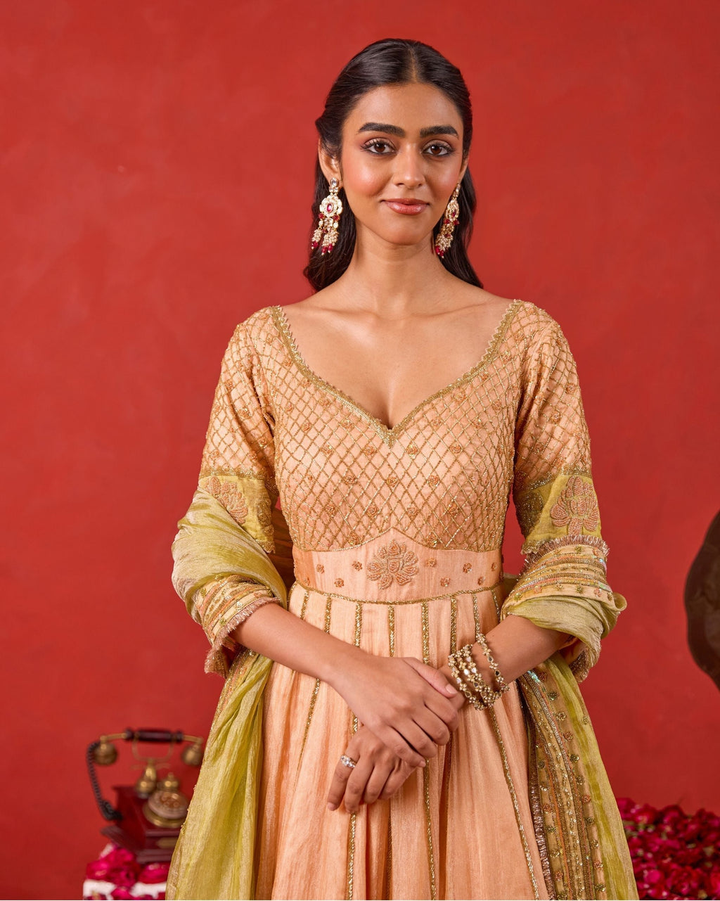 Inaayat Kurta Set at kamakhyaa.com by Taro. This item is Jashn-E-Taro - The Trousseau Edit by Taro, Under $50