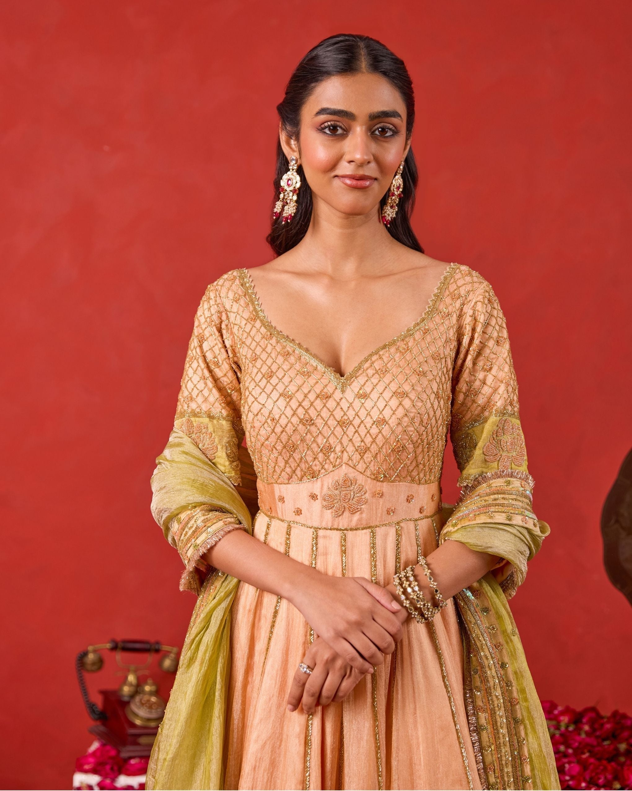 Inaayat Kurta Set at kamakhyaa.com by Taro. This item is Jashn-E-Taro - The Trousseau Edit by Taro, Under $50