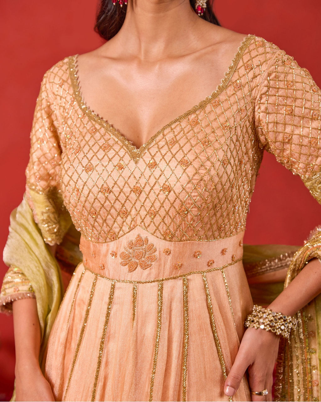 Inaayat Kurta Set at kamakhyaa.com by Taro. This item is Jashn-E-Taro - The Trousseau Edit by Taro, Under $50