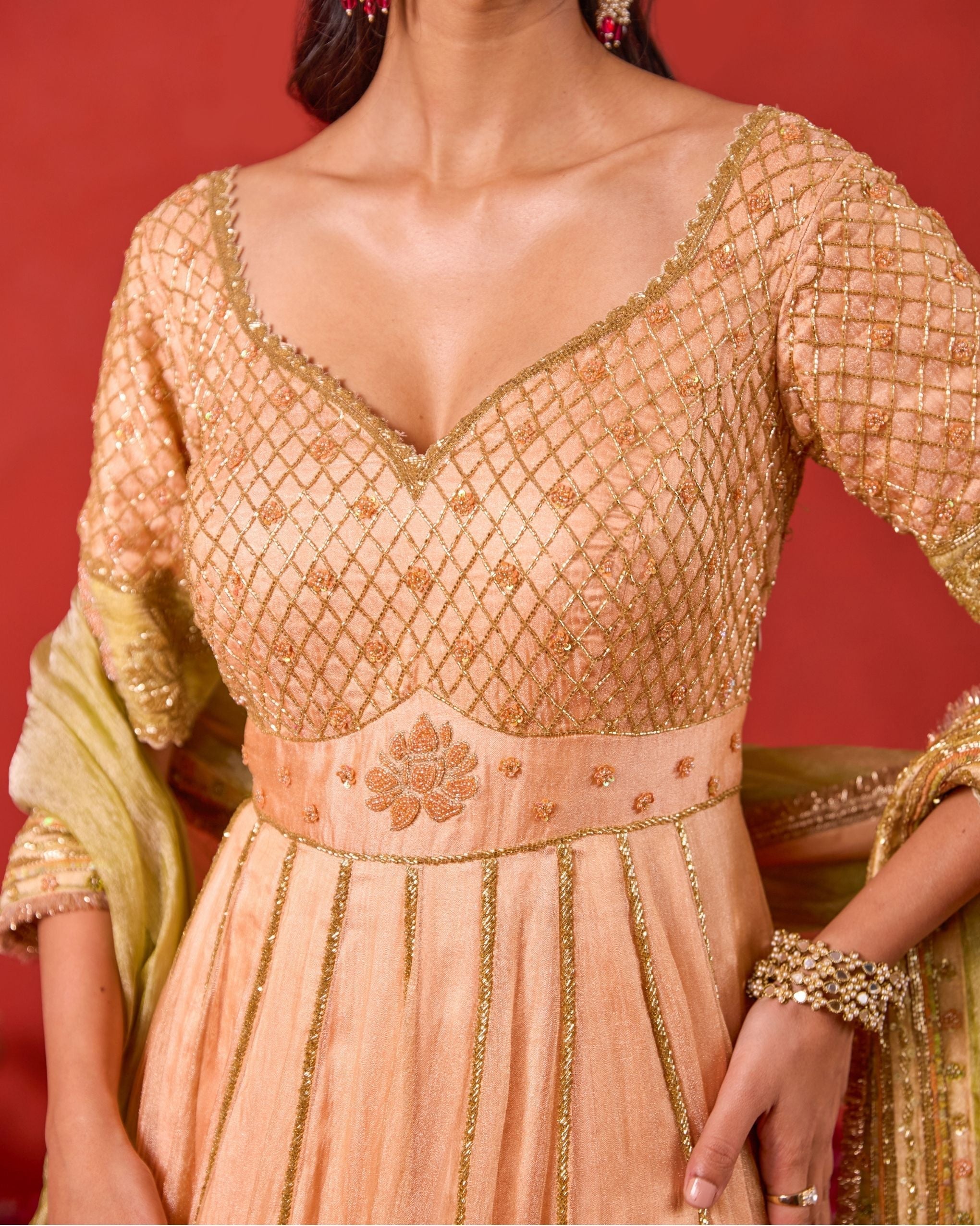 Inaayat Kurta Set at kamakhyaa.com by Taro. This item is Jashn-E-Taro - The Trousseau Edit by Taro, Under $50