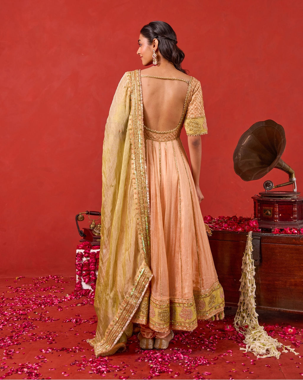 Inaayat Kurta Set at kamakhyaa.com by Taro. This item is Jashn-E-Taro - The Trousseau Edit by Taro, Under $50