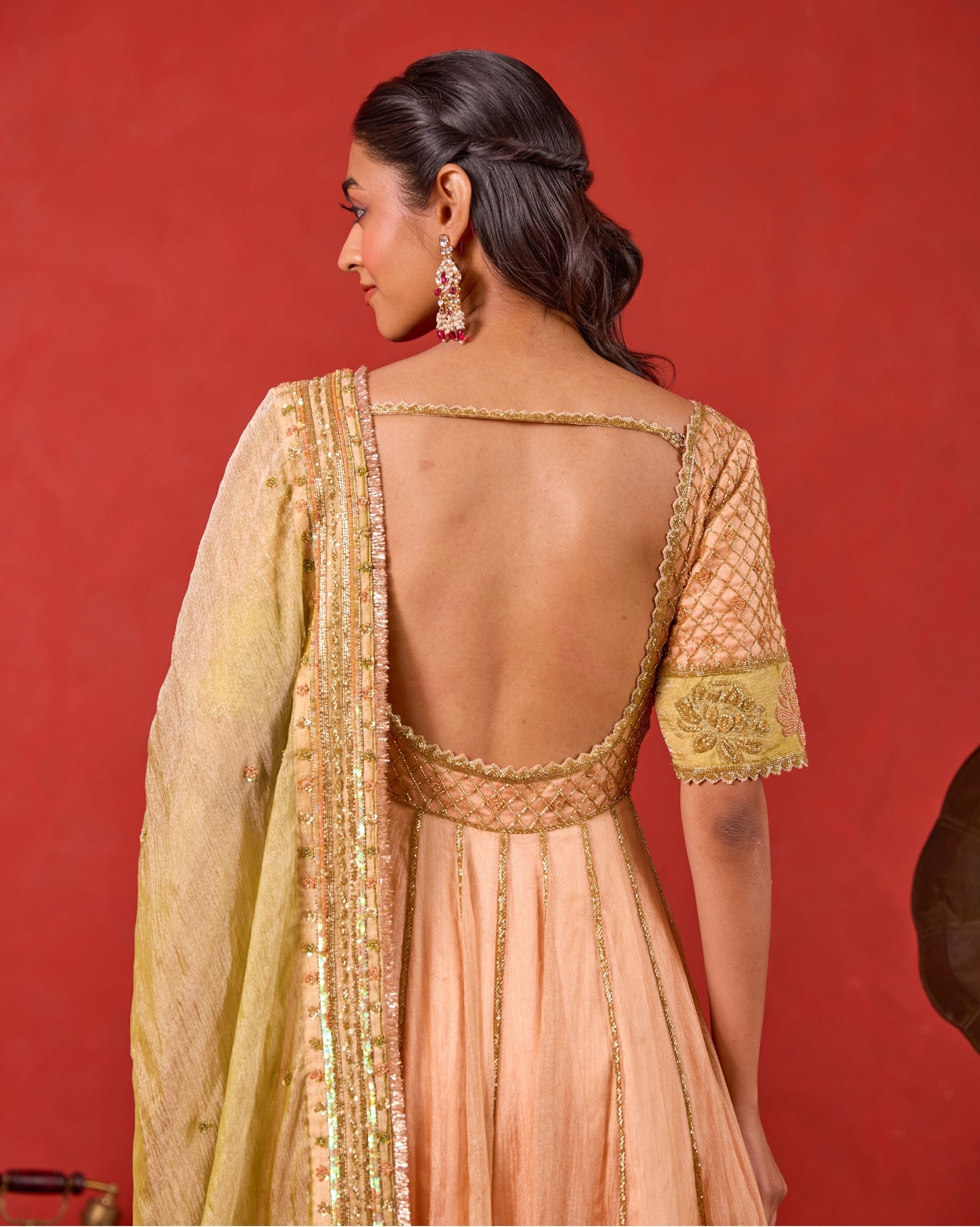Inaayat Kurta Set at kamakhyaa.com by Taro. This item is Jashn-E-Taro - The Trousseau Edit by Taro, Under $50