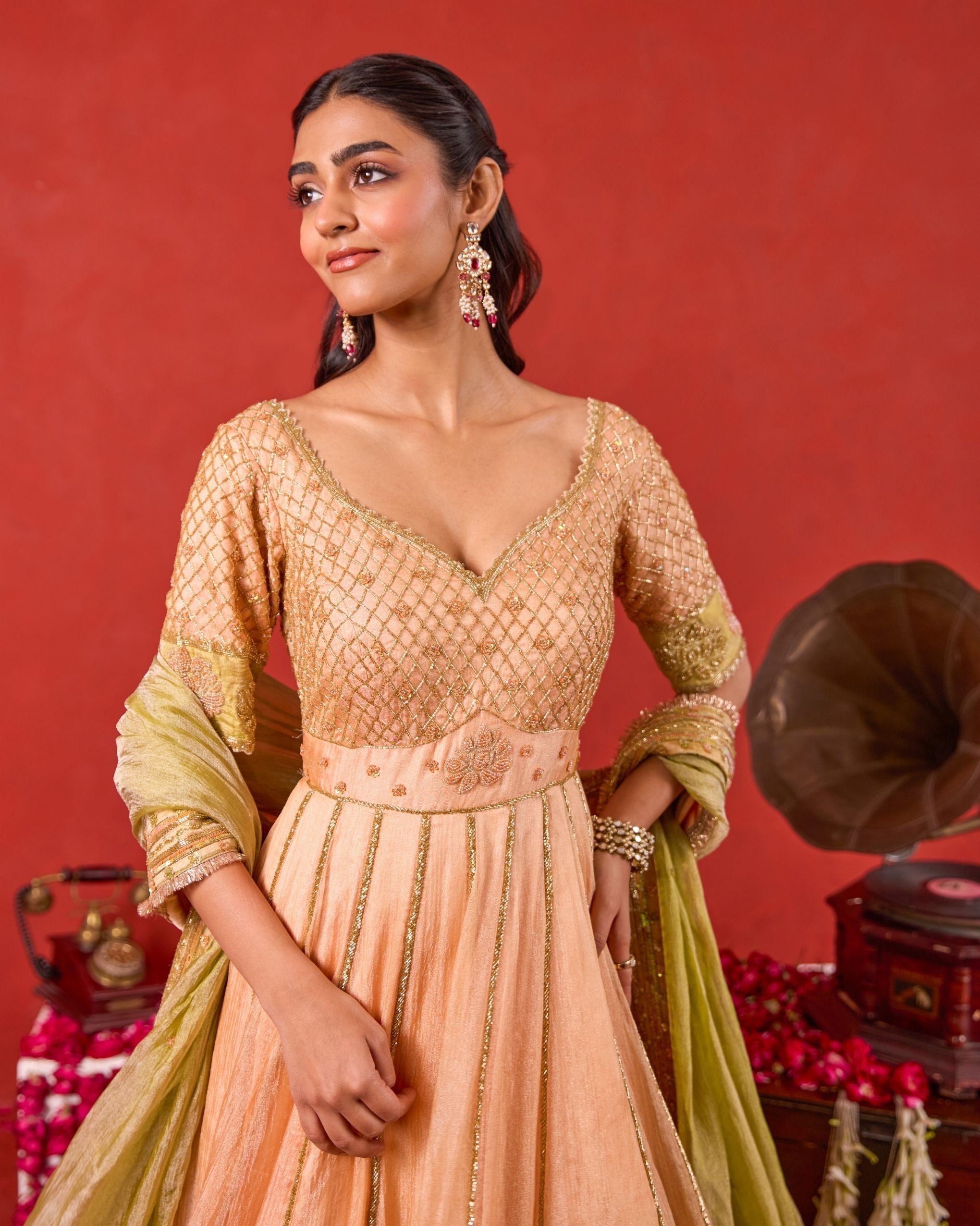 Inaayat Kurta Set at kamakhyaa.com by Taro. This item is Jashn-E-Taro - The Trousseau Edit by Taro, Under $50