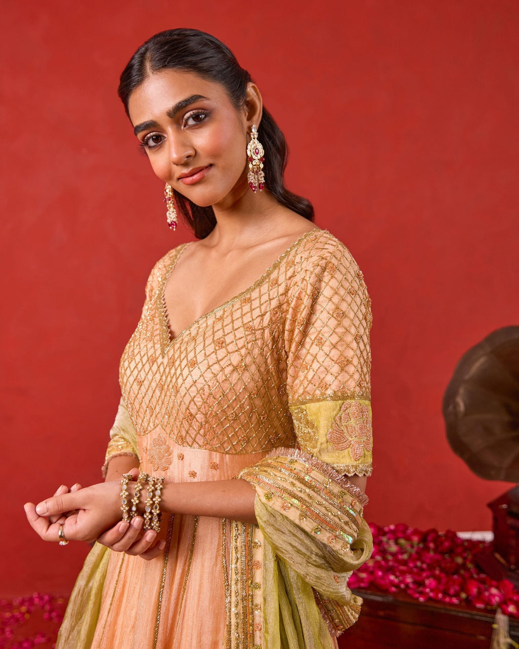Inaayat Kurta Set at kamakhyaa.com by Taro. This item is Jashn-E-Taro - The Trousseau Edit by Taro, Under $50
