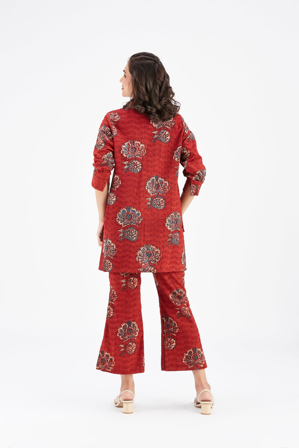 Inya Red Floral Printed Cotton kurta set at Kamakhyaa by Hasttvam. This item is Cotton, Ete by Hasttvam, Floral Prints, Fusion Wear, Hand Printed, Red, Womenswear