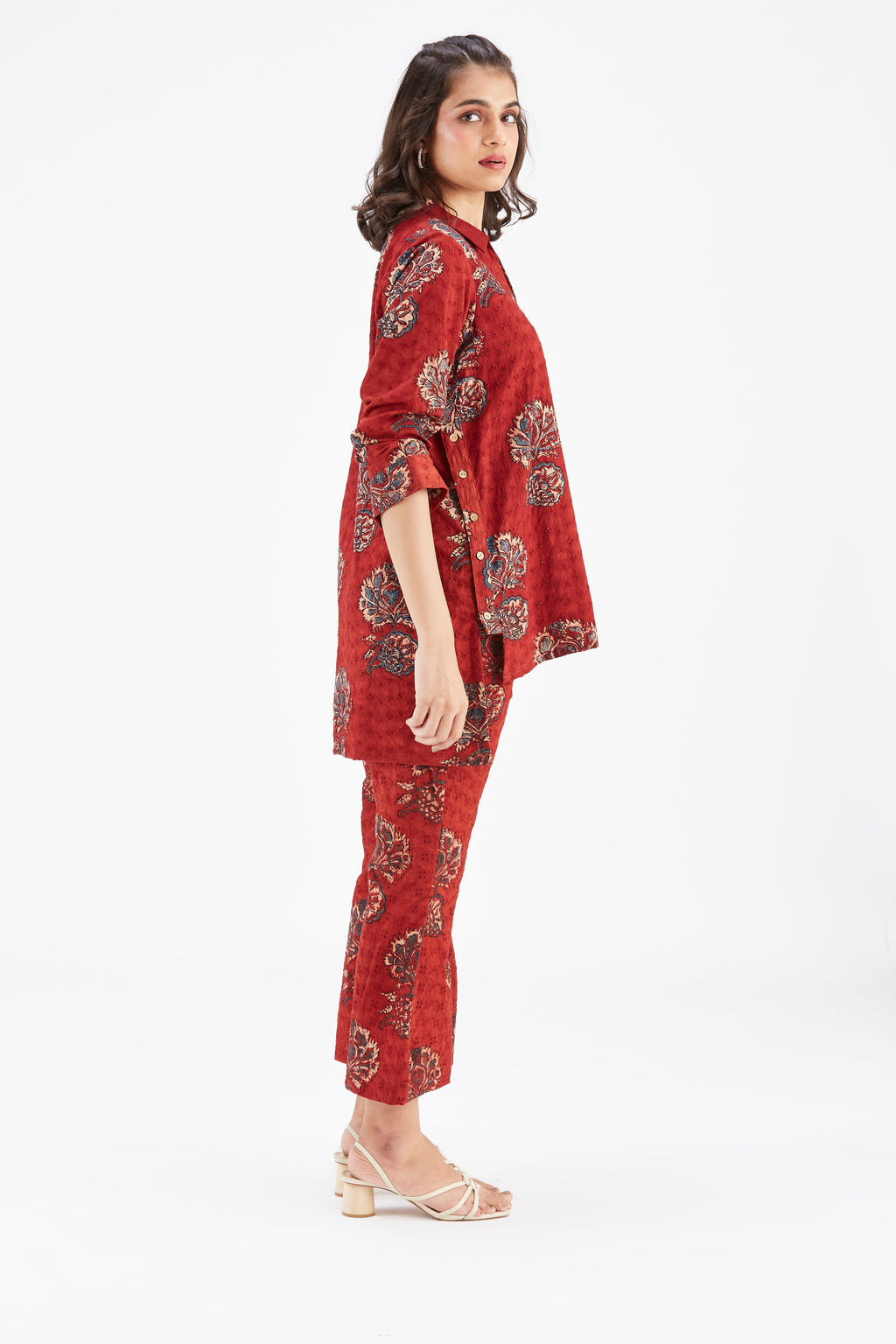 Inya Red Floral Printed Cotton kurta set at Kamakhyaa by Hasttvam. This item is Cotton, Ete by Hasttvam, Floral Prints, Fusion Wear, Hand Printed, Red, Womenswear