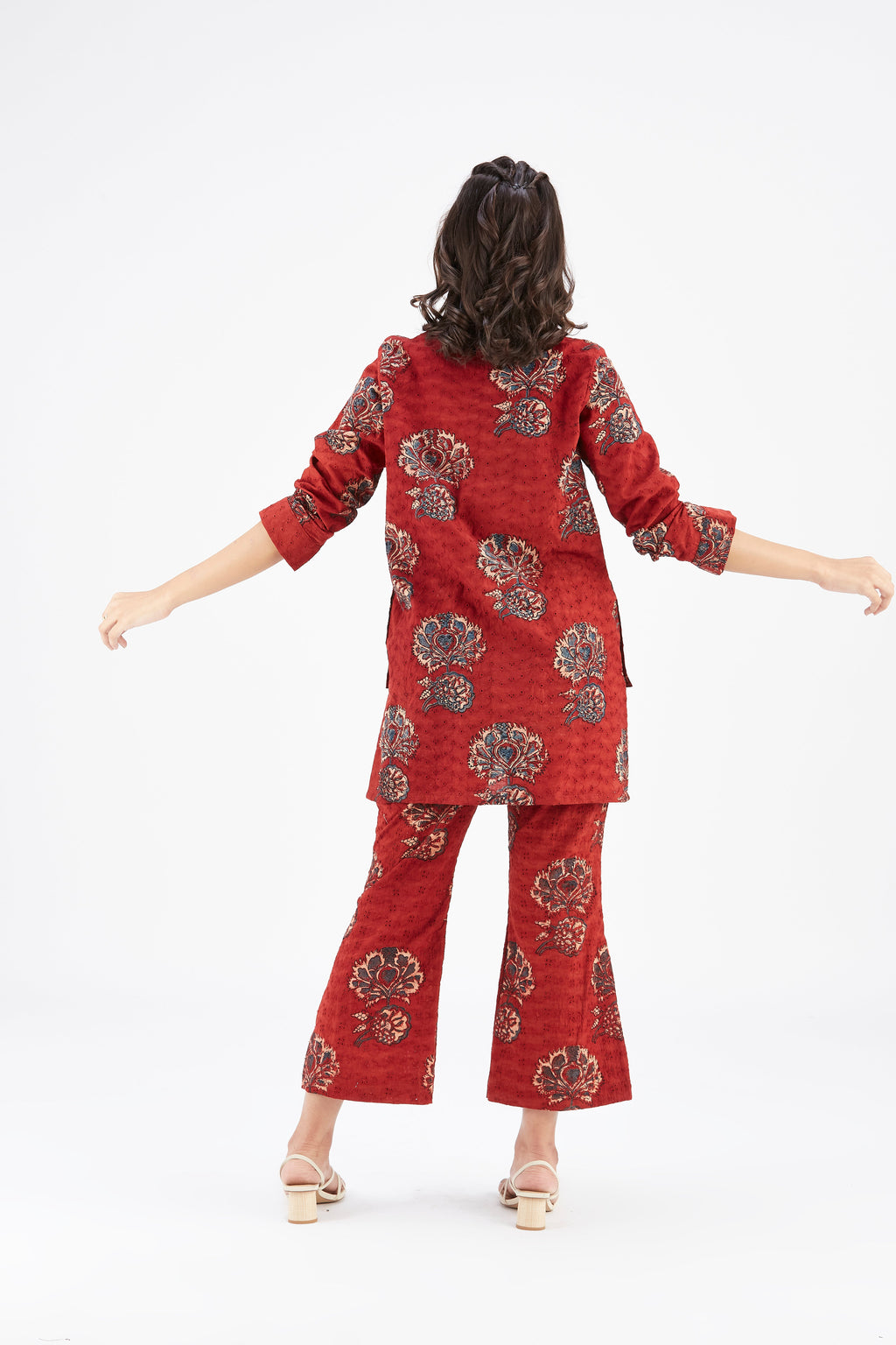 Inya Red Floral Printed Cotton kurta set at Kamakhyaa by Hasttvam. This item is Cotton, Ete by Hasttvam, Floral Prints, Fusion Wear, Hand Printed, Red, Womenswear