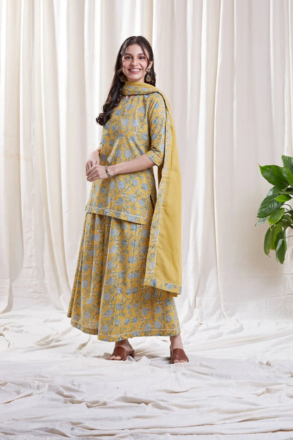 Jaipuri Prints Yellow Kurta Set at Kamakhyaa by Hasttvam. This item is Cotton, Festive Wear, Floral, Natural dyes, Relaxed Fit, Respondible production and Vegan, Yellow