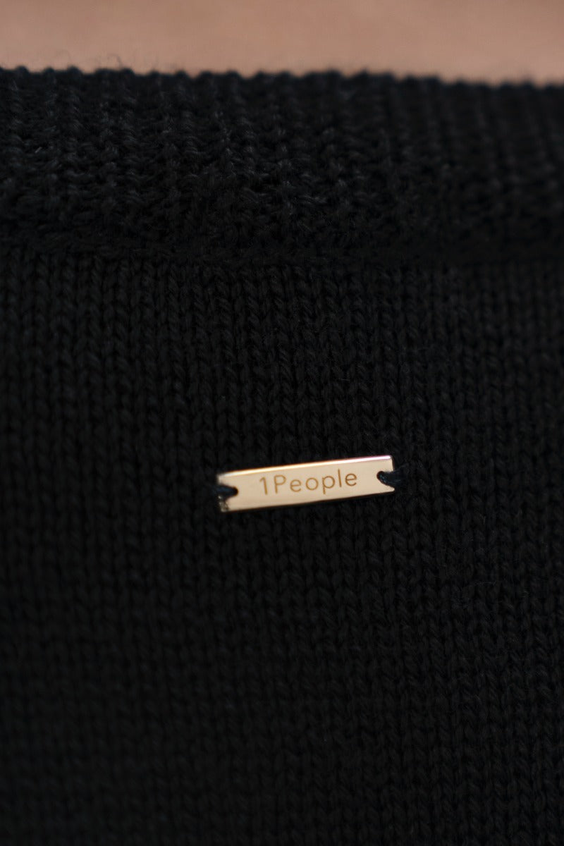 Nagano  - V-Neck Sweater - Licorice