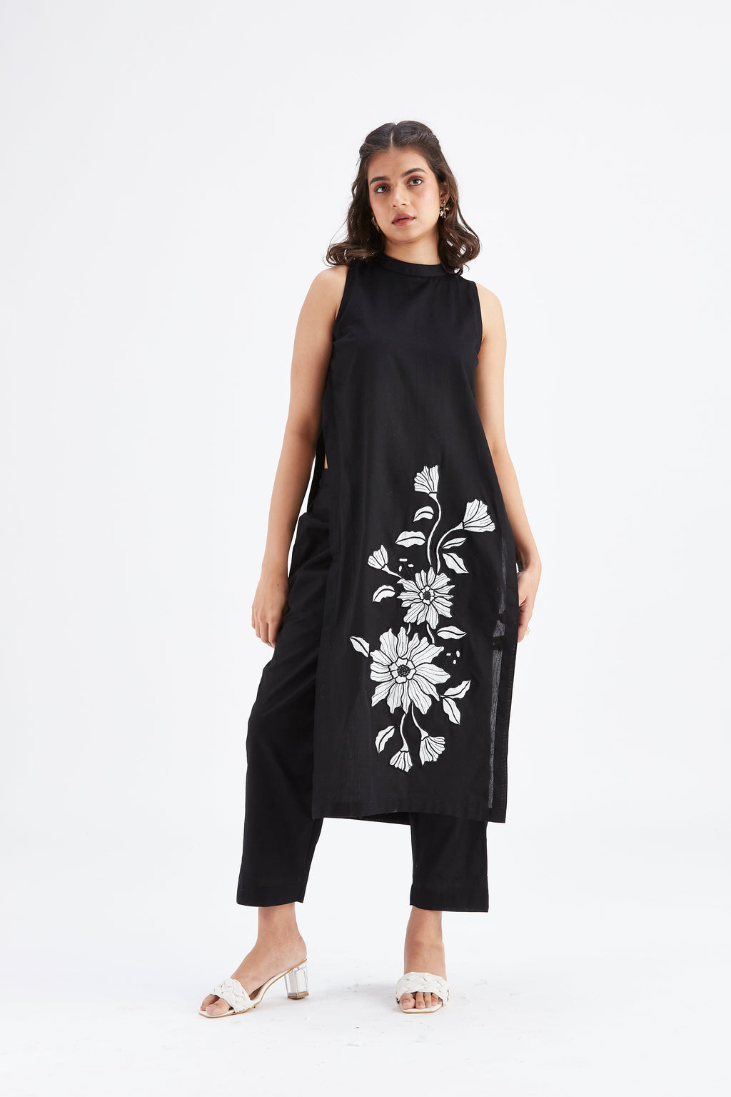 Nava Black Floral Printed Cotton kurta set at Kamakhyaa by Hasttvam. This item is Black, Cotton, Ete by Hasttvam, Floral Prints, Fusion Wear, Hand Printed, Womenswear