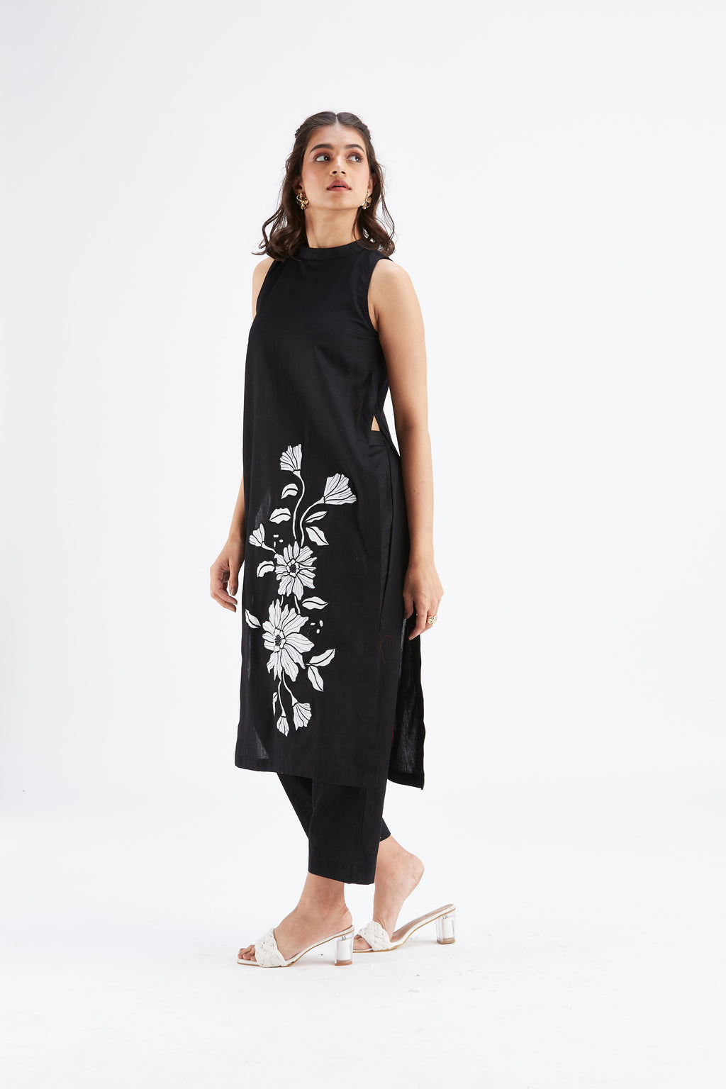 Nava Black Floral Printed Cotton kurta set at Kamakhyaa by Hasttvam. This item is Black, Cotton, Ete by Hasttvam, Floral Prints, Fusion Wear, Hand Printed, Womenswear