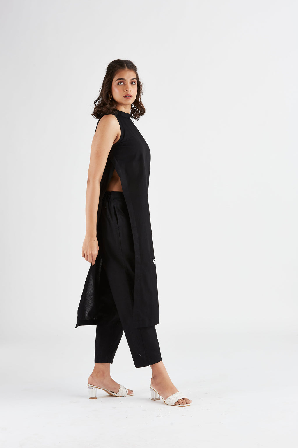 Nava Black Floral Printed Cotton kurta set at Kamakhyaa by Hasttvam. This item is Black, Cotton, Ete by Hasttvam, Floral Prints, Fusion Wear, Hand Printed, Womenswear