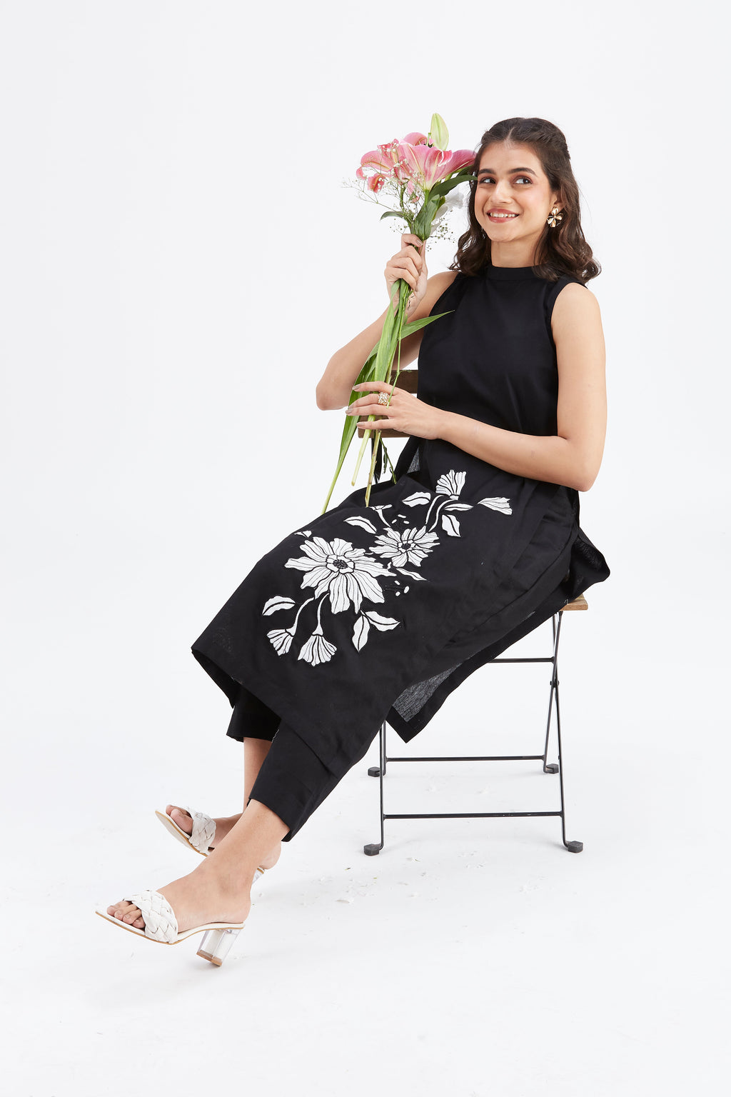 Nava Black Floral Printed Cotton kurta set at Kamakhyaa by Hasttvam. This item is Black, Cotton, Ete by Hasttvam, Floral Prints, Fusion Wear, Hand Printed, Womenswear