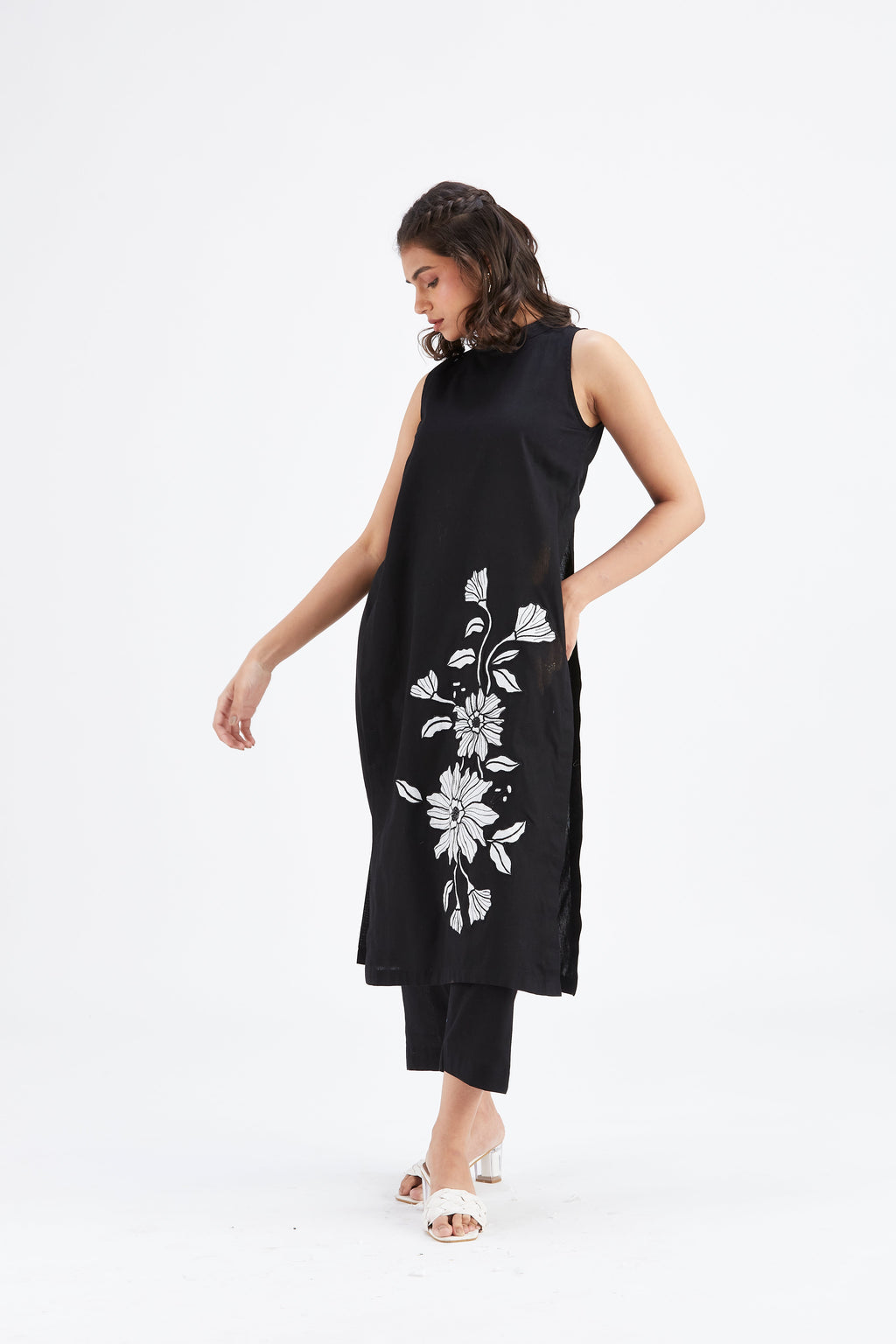 Nava Black Floral Printed Cotton kurta set at Kamakhyaa by Hasttvam. This item is Black, Cotton, Ete by Hasttvam, Floral Prints, Fusion Wear, Hand Printed, Womenswear