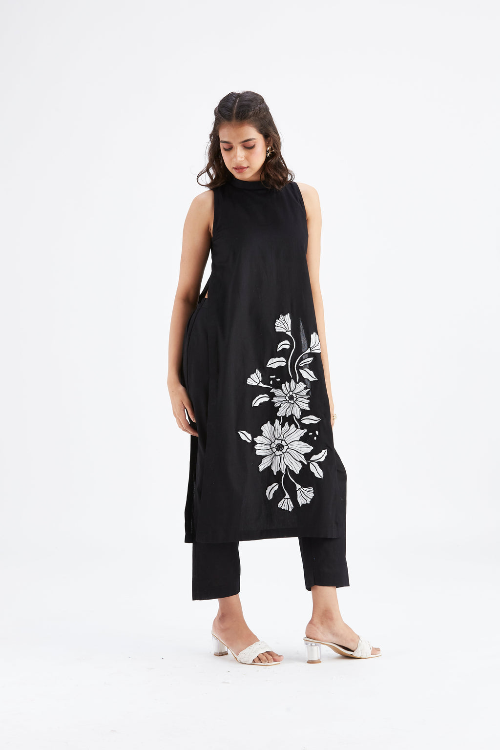 Nava Black Floral Printed Cotton kurta set at Kamakhyaa by Hasttvam. This item is Black, Cotton, Ete by Hasttvam, Floral Prints, Fusion Wear, Hand Printed, Womenswear