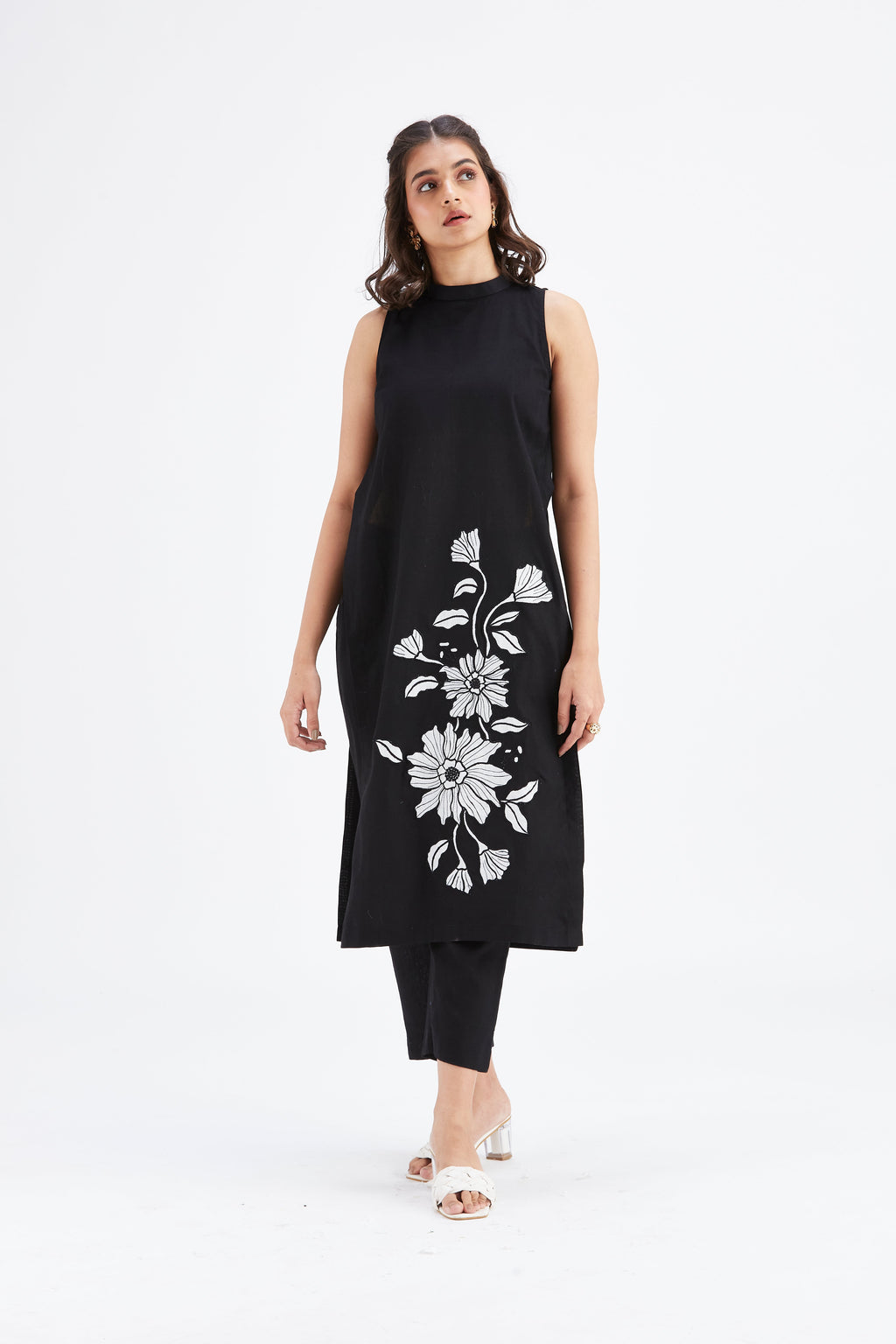 Nava Black Floral Printed Cotton kurta set at Kamakhyaa by Hasttvam. This item is Black, Cotton, Ete by Hasttvam, Floral Prints, Fusion Wear, Hand Printed, Womenswear