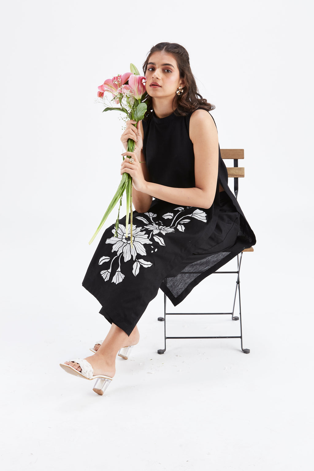 Nava Black Floral Printed Cotton kurta set at Kamakhyaa by Hasttvam. This item is Black, Cotton, Ete by Hasttvam, Floral Prints, Fusion Wear, Hand Printed, Womenswear