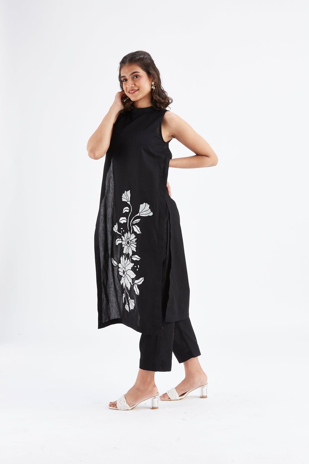 Nava Black Floral Printed Cotton kurta set at Kamakhyaa by Hasttvam. This item is Black, Cotton, Ete by Hasttvam, Floral Prints, Fusion Wear, Hand Printed, Womenswear
