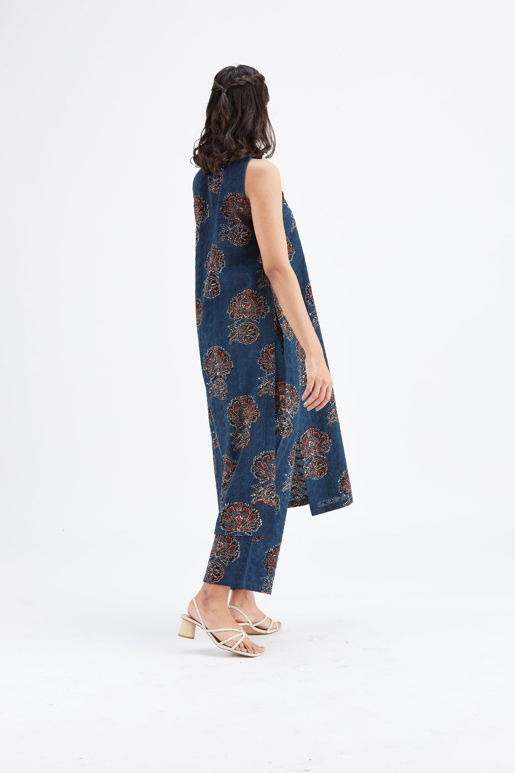 Nava Indigo Floral Printed Modal kurta set at Kamakhyaa by Hasttvam. This item is Ete by Hasttvam, Floral Prints, Fusion Wear, Hand Printed, Indigo, Modal, Womenswear