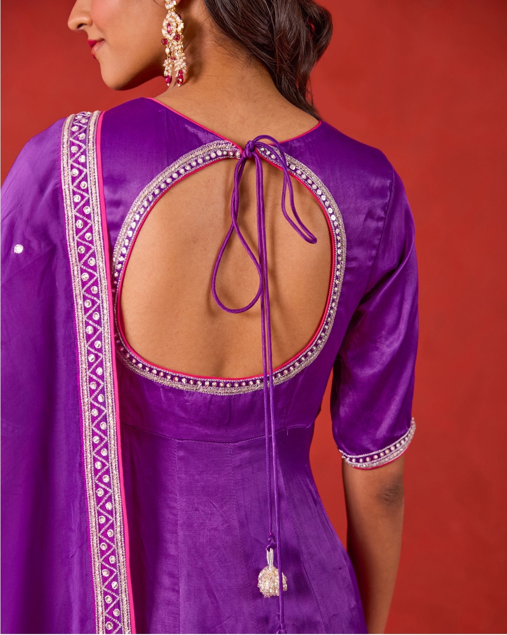 Noorvi kurta set at kamakhyaa.com by Taro. This item is Jashn-E-Taro - The Trousseau Edit by Taro, Under $50