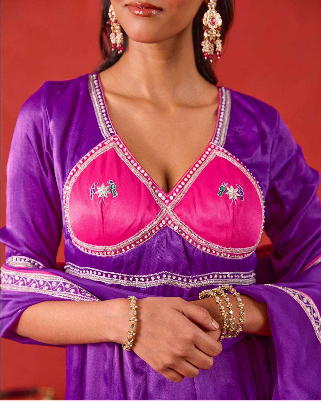 Noorvi kurta set at kamakhyaa.com by Taro. This item is Jashn-E-Taro - The Trousseau Edit by Taro, Under $50
