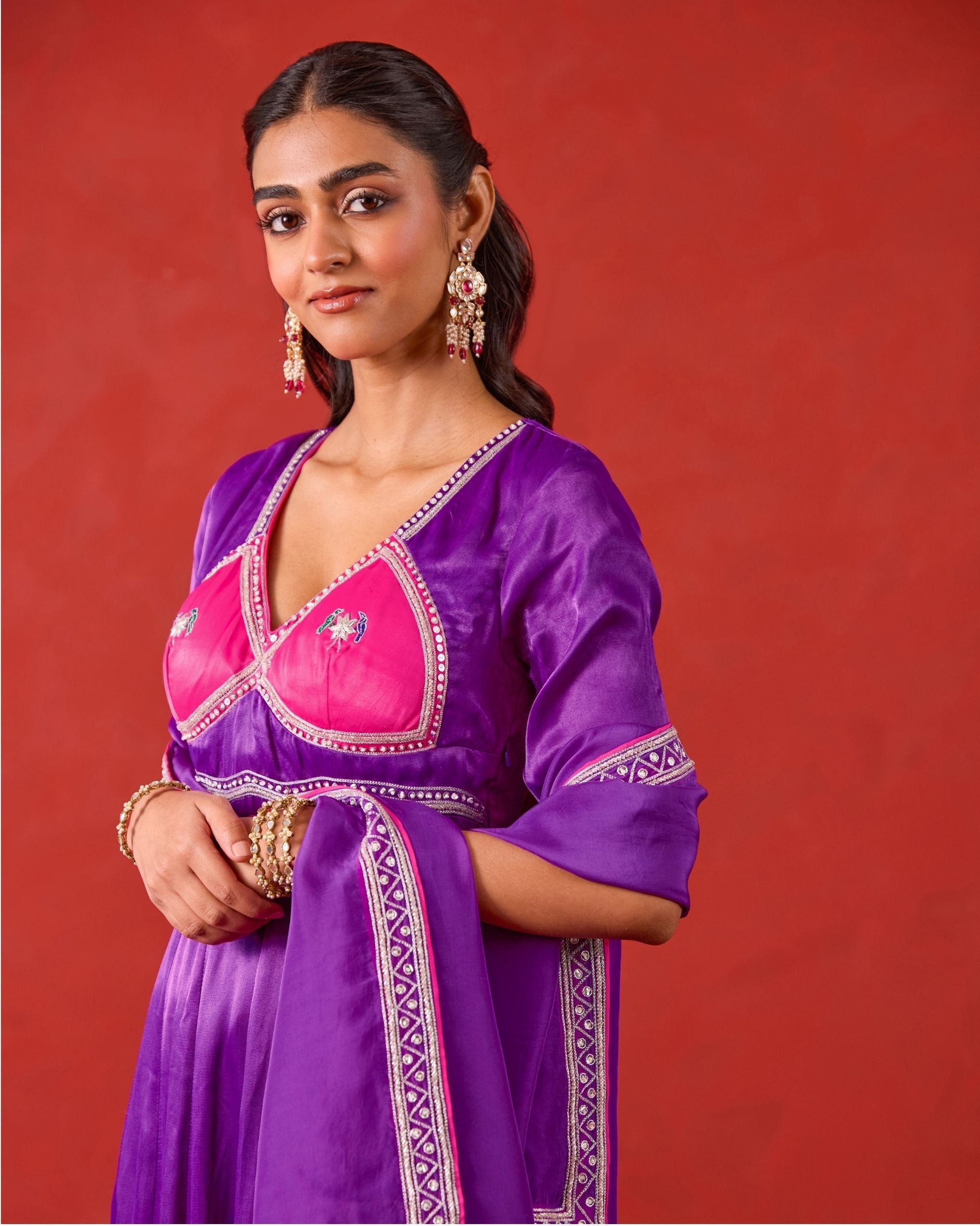 Noorvi kurta set at kamakhyaa.com by Taro. This item is Jashn-E-Taro - The Trousseau Edit by Taro, Under $50