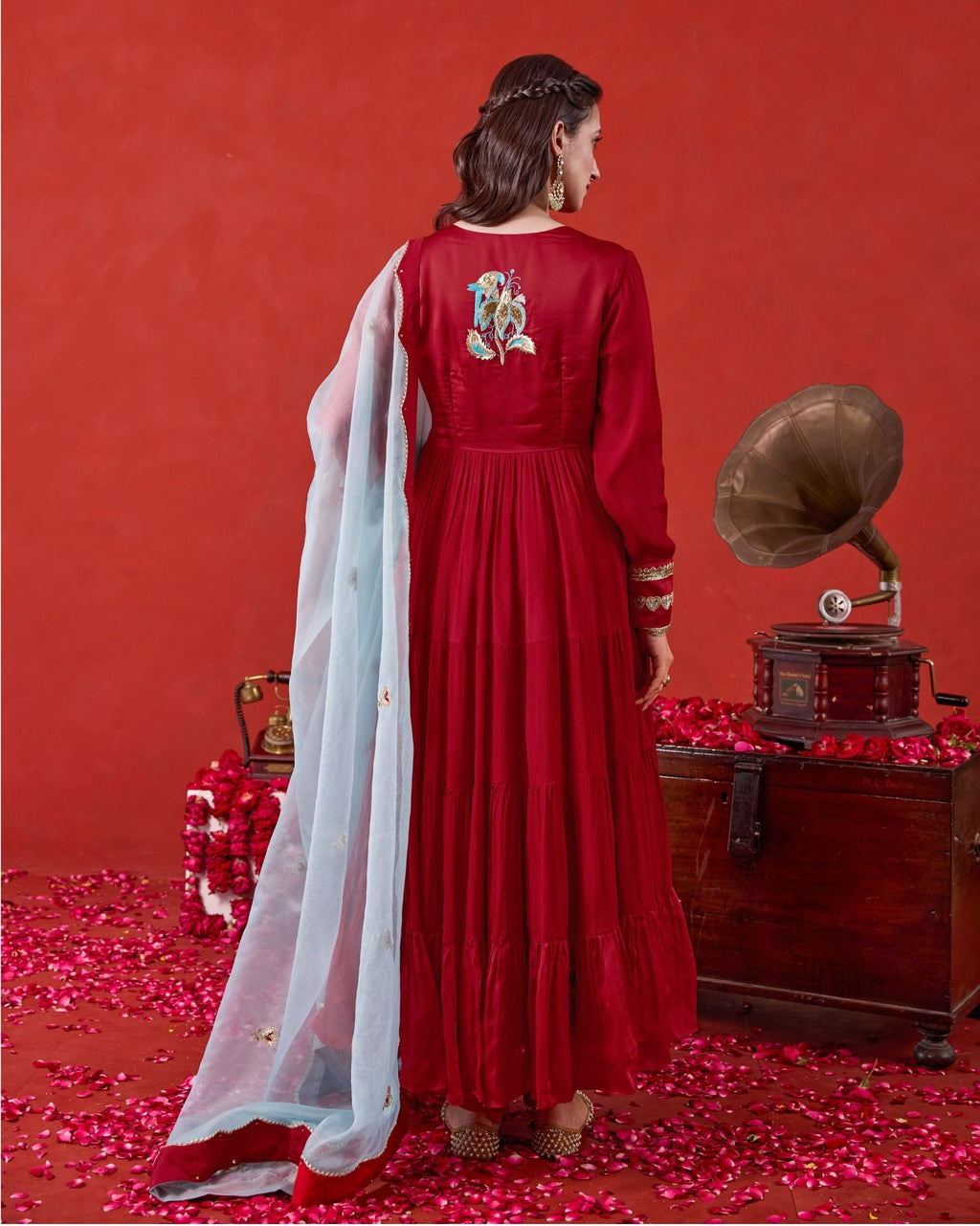 Ruhani Kurta Set at kamakhyaa.com by Taro. This item is Jashn-E-Taro - The Trousseau Edit by Taro, Under $50