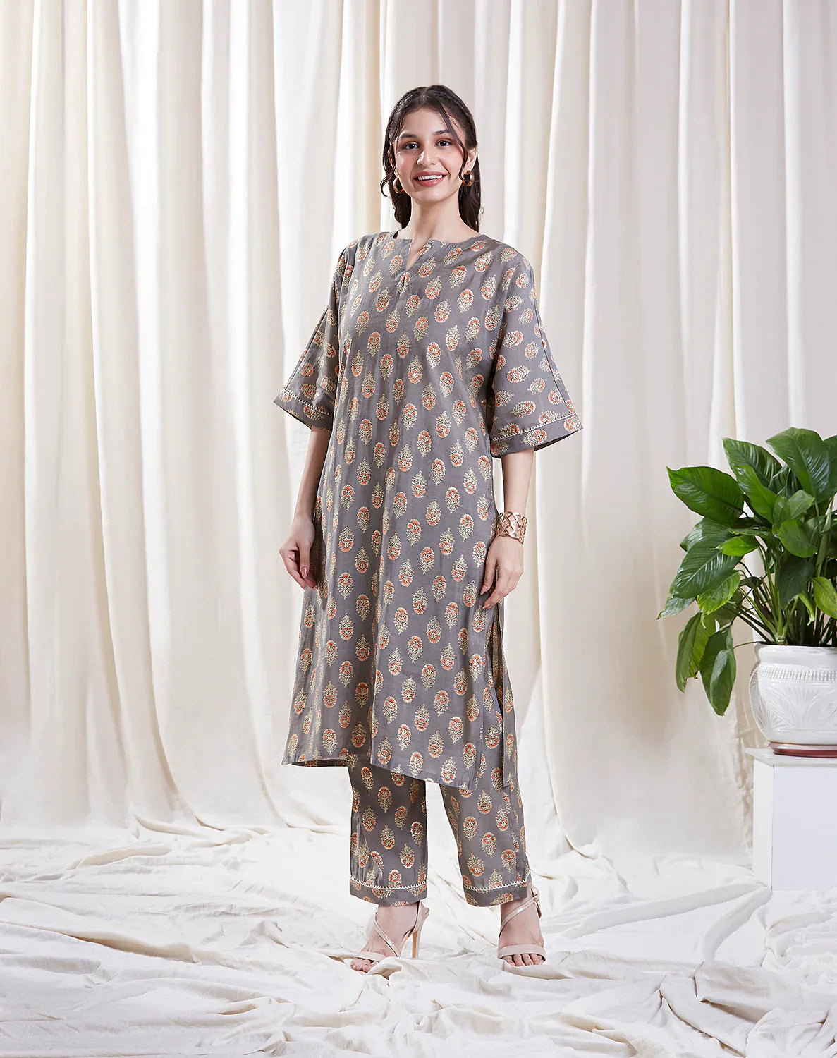 Sage Green Kurta with Floral Prints Set at Kamakhyaa by Hasttvam. This item is Floral, Fusion Wear, Green, Natural dyes, Relaxed Fit, Respondible production and Vegan, Viscose Silk