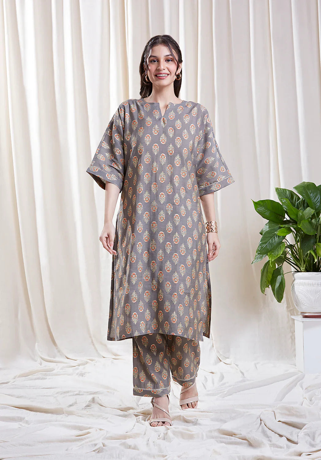 Sage Green Kurta with Floral Prints Set at Kamakhyaa by Hasttvam. This item is Floral, Fusion Wear, Green, Natural dyes, Relaxed Fit, Respondible production and Vegan, Viscose Silk