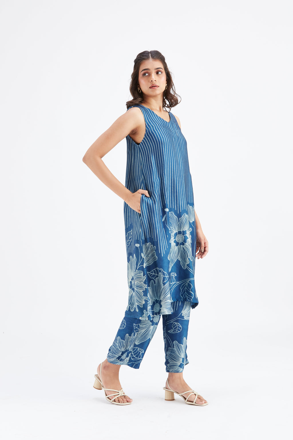 Sona Indigo Floral Printed Modal kurta set at Kamakhyaa by Hasttvam. This item is Ete by Hasttvam, Floral Prints, Fusion Wear, Hand Printed, Indigo, Modal, Womenswear