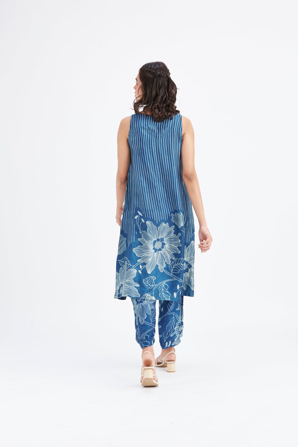 Sona Indigo Floral Printed Modal kurta set at Kamakhyaa by Hasttvam. This item is Ete by Hasttvam, Floral Prints, Fusion Wear, Hand Printed, Indigo, Modal, Womenswear