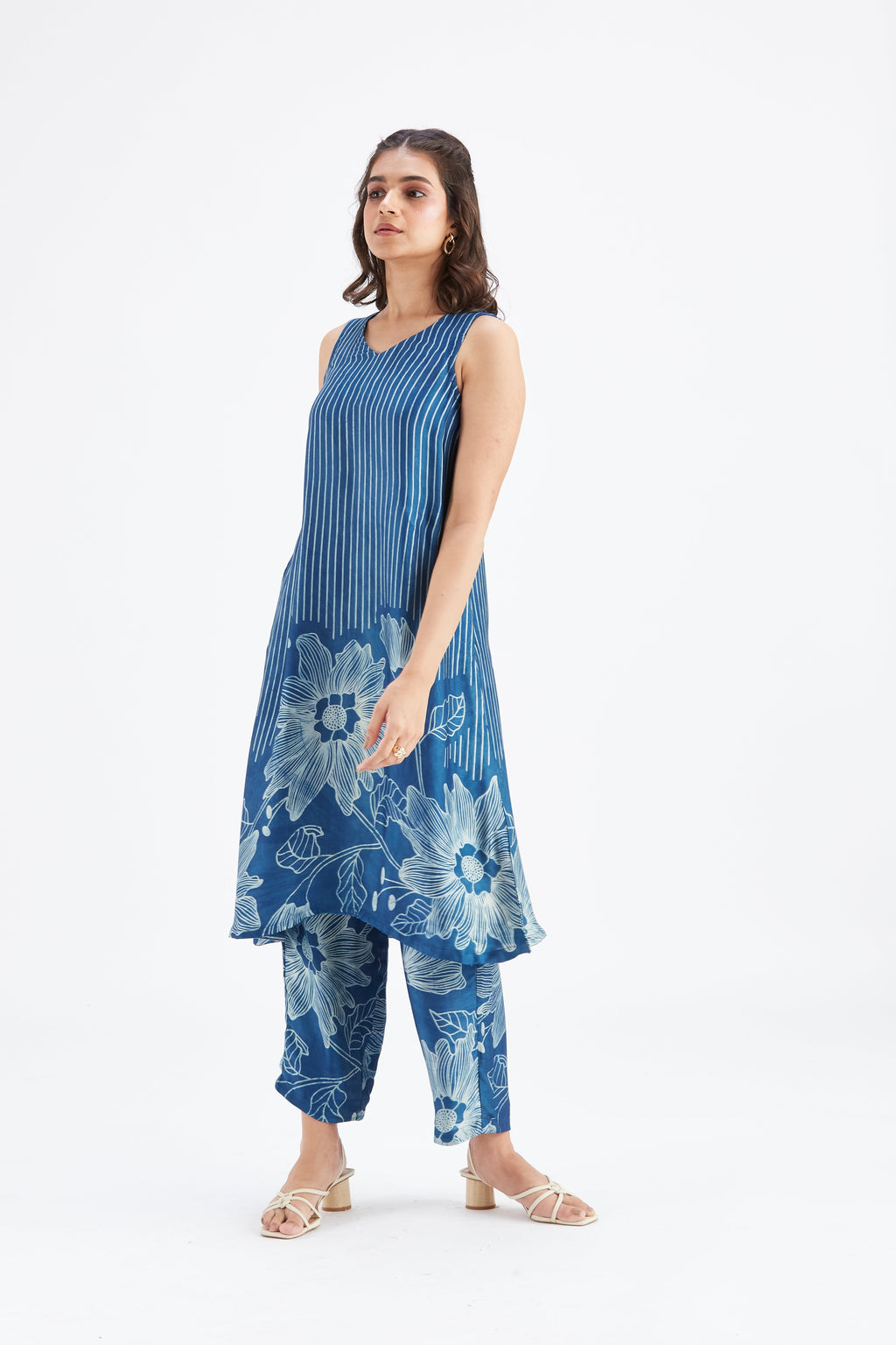Sona Indigo Floral Printed Modal kurta set at Kamakhyaa by Hasttvam. This item is Ete by Hasttvam, Floral Prints, Fusion Wear, Hand Printed, Indigo, Modal, Womenswear